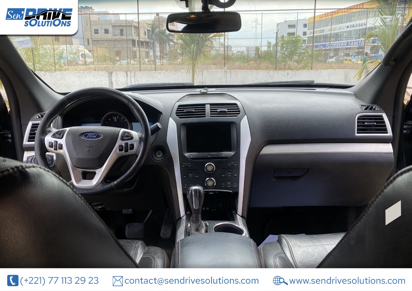 Intérieur Ford Explorer Ford Explorer noir à vendre au Sénégal