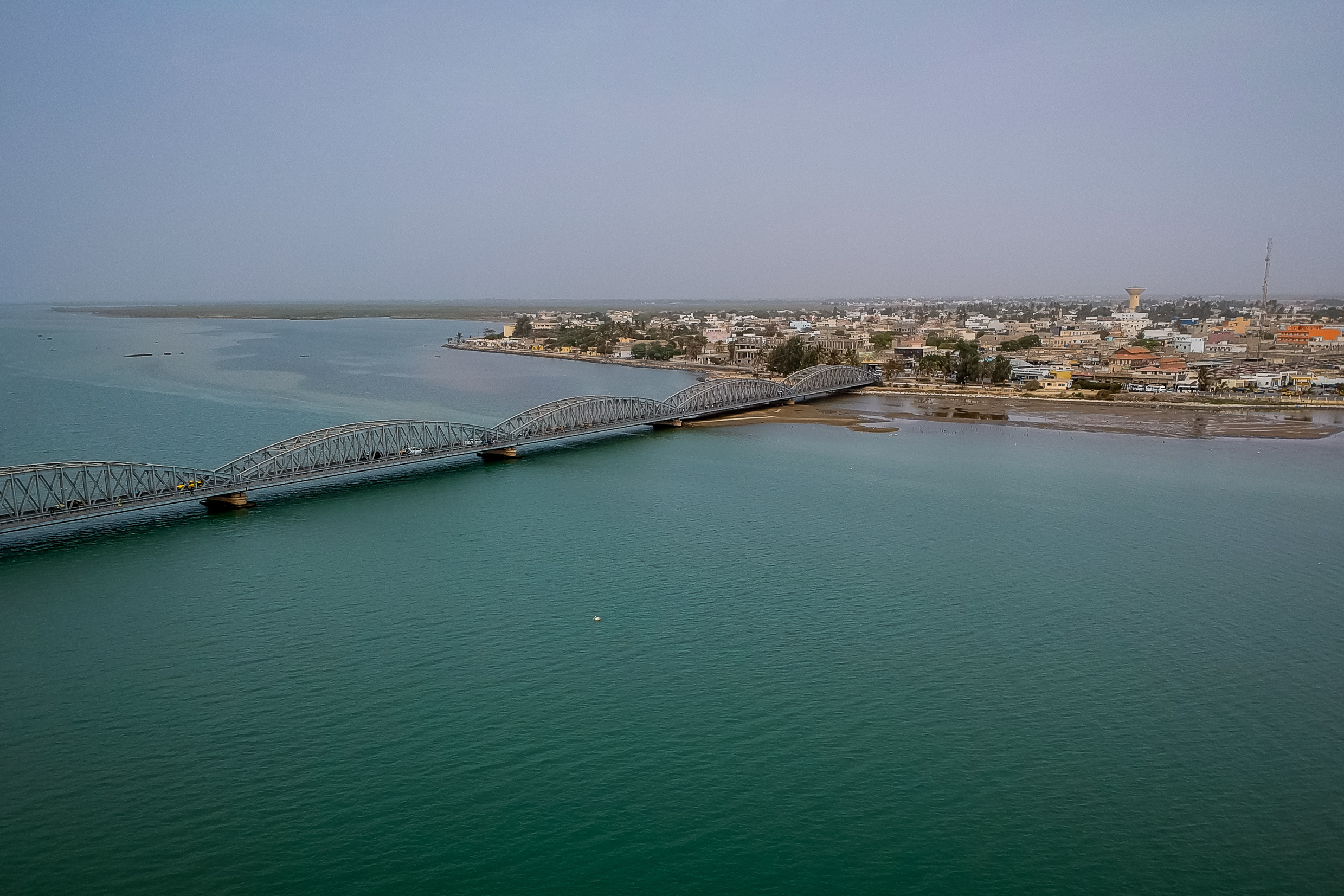 Ancien capitale du Sénégal, la ville de Saint-Louis représente une diversité culturelle et religieuse très riche 